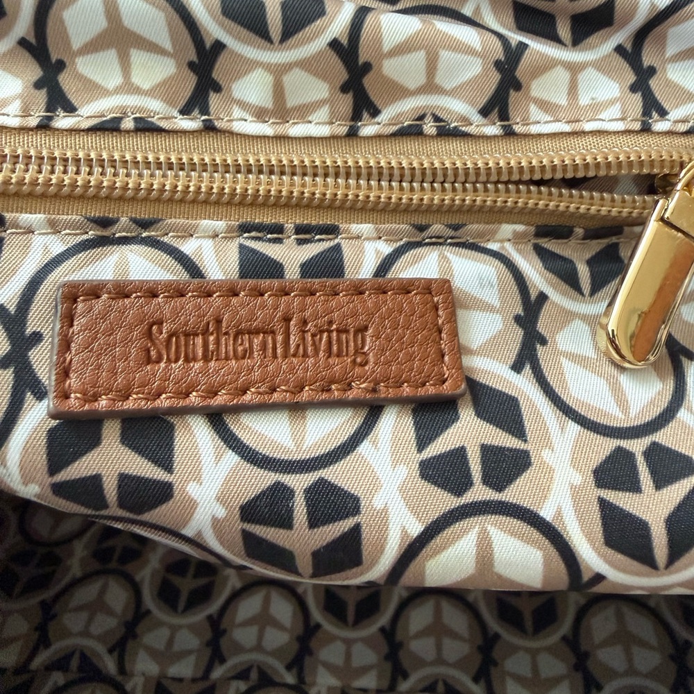 Southern Living Black and Cream Make Up Bag Toiletry Clutch Pouch - Picture 3 of 8